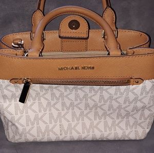 NWT Michael Kors Hailee Handbag